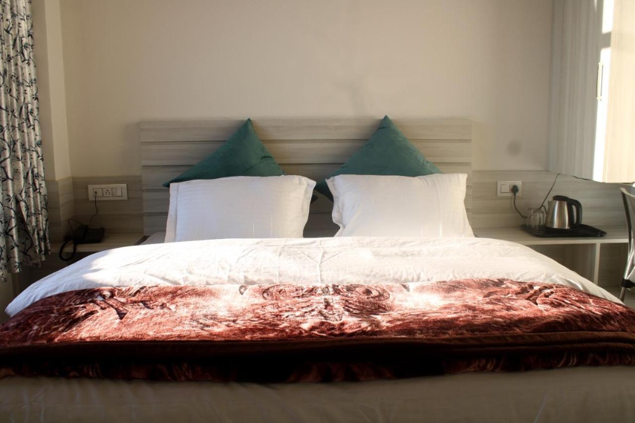 Him Aashrey B&B Homestay Shimla Buitenkant foto